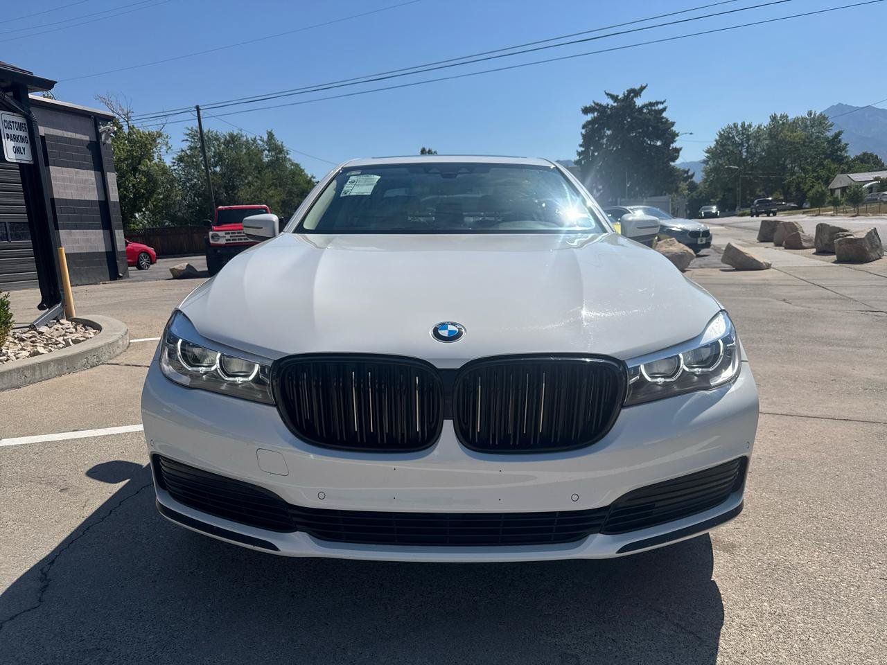 Used 2019 BMW 740i xDrive AWD/4WD image 2