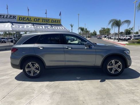 Used 2020 Mercedes-Benz GLC 300 4MATIC w/ Premium Package image 9