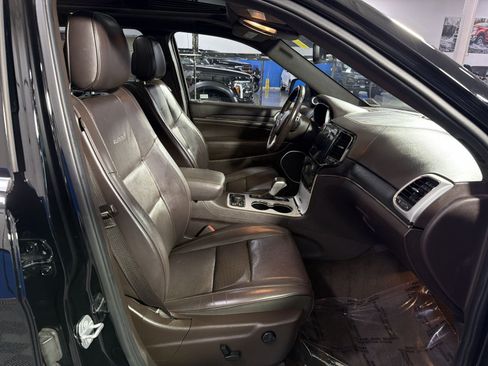 Used 2019 Jeep Grand Cherokee Summit w/ Skid Plate Group AWD/4WD image 24