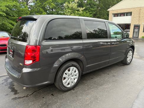 Used 2019 Dodge Grand Caravan SE FWD image 7