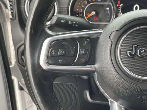 Used 2020 Jeep Gladiator Overland image 18