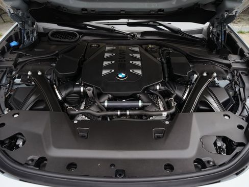 Used 2023 BMW 760i xDrive image 34