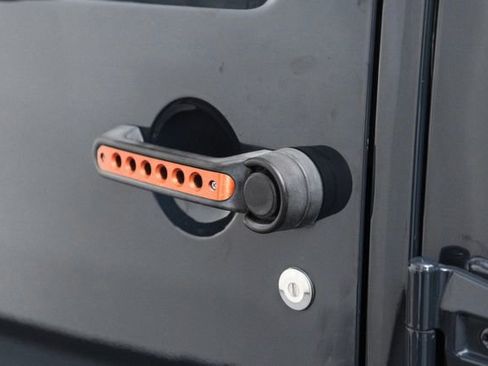 Used 2016 Jeep Wrangler Unlimited Rubicon image 42