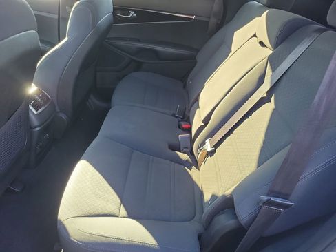 Used 2018 Kia Sorento LX w/ LX V6 Convenience Package image 14