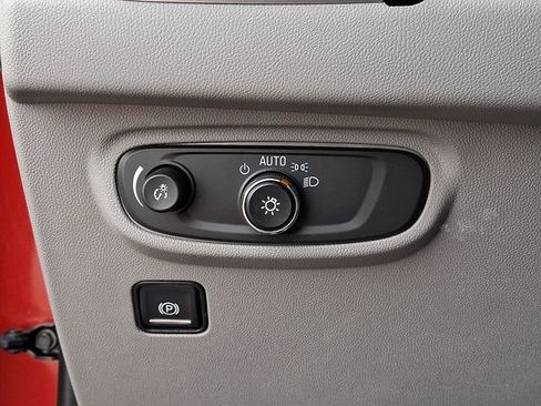 Used 2022 GMC Terrain SLE w/ Driver Convenience Package image 26