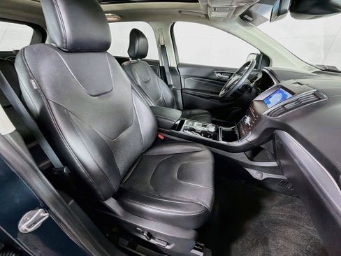 Used 2019 Ford Edge Titanium w/ Equipment Group 301A AWD/4WD image 31