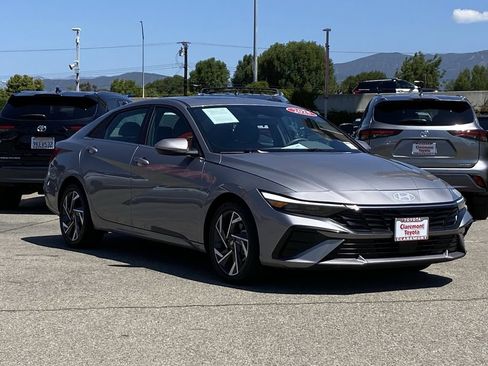 Used 2025 Hyundai Elantra SEL FWD image 41