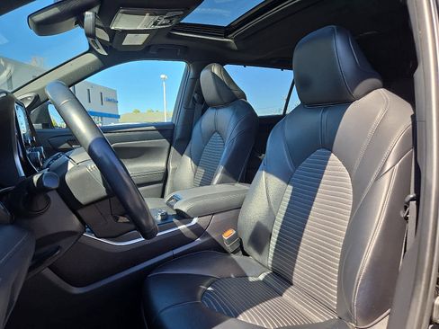 Used 2021 Toyota Highlander XSE image 15