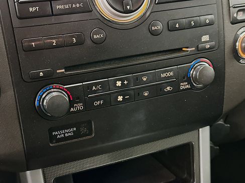 Used 2012 Nissan Pathfinder SV AWD/4WD image 22