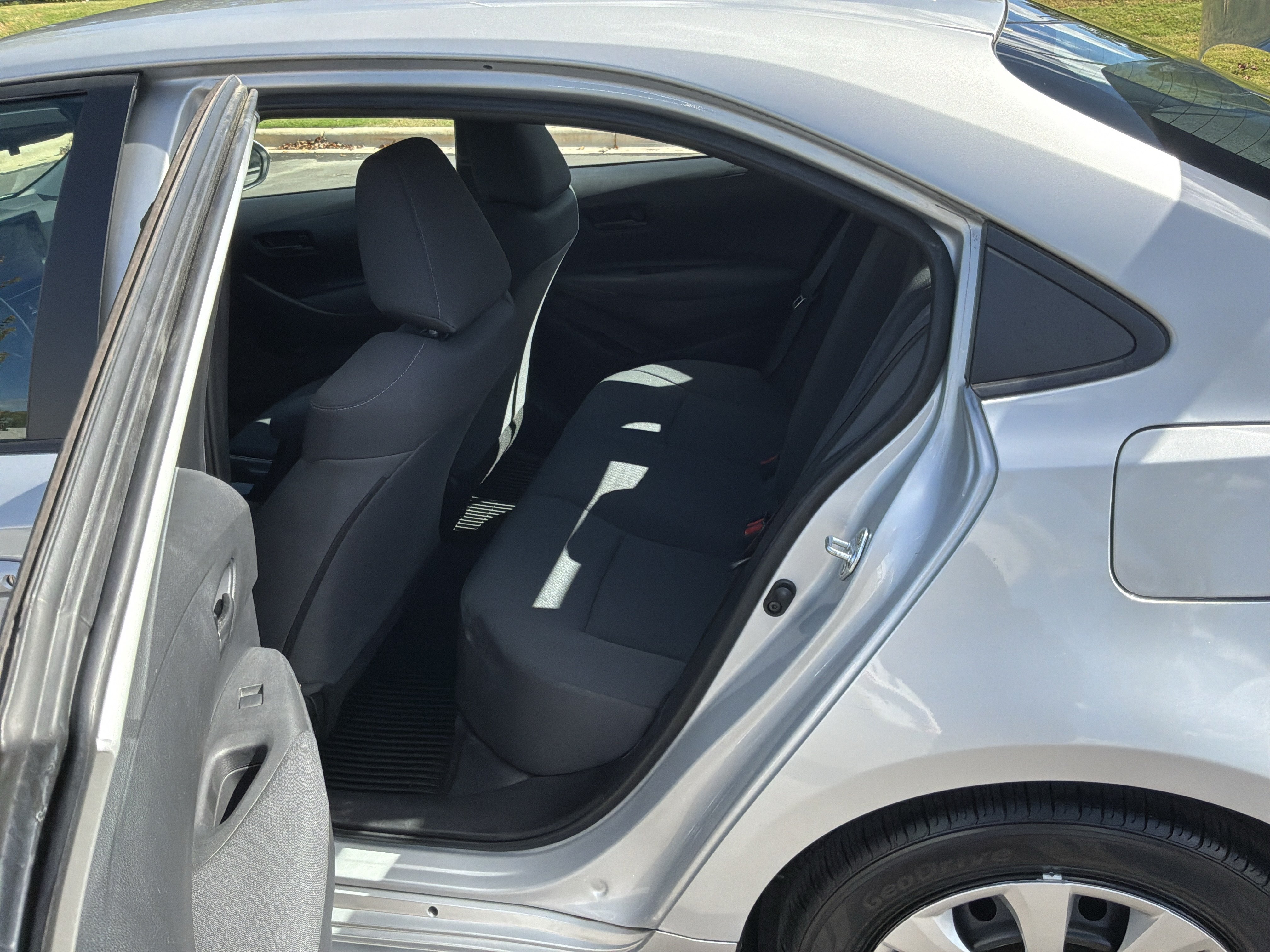 Used 2022 Toyota Corolla LE FWD image 30