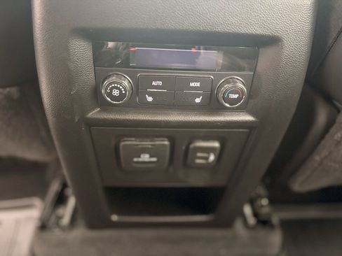 Used 2023 Chevrolet Traverse High Country image 13