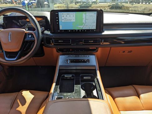 Used 2025 Lincoln Aviator Black Label AWD/4WD image 18