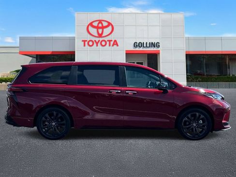 Used 2025 Toyota Sienna XSE FWD image 6