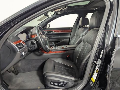 Used 2022 BMW ALPINA B7 xDrive w/ Luxury Rear Seating Package AWD/4WD image 4