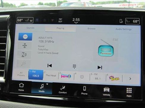 Certified 2025 Chrysler Pacifica Select FWD image 15