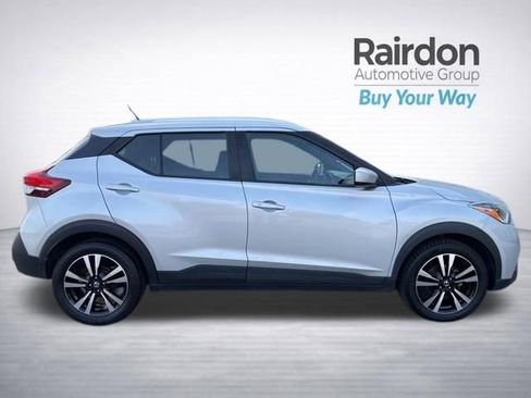 Used 2019 Nissan Kicks SV FWD image 9