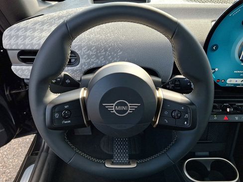 Used 2025 MINI Cooper 2-Door Hardtop image 21