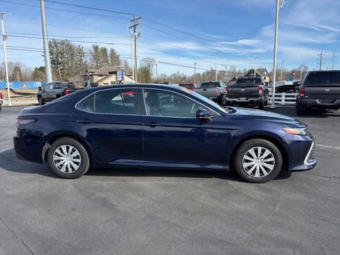 Used 2022 Toyota Camry LE image 2