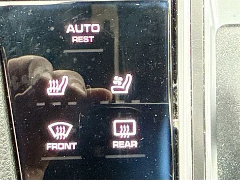 Used 2019 Porsche Cayenne S w/ Premium Plus Package image 22