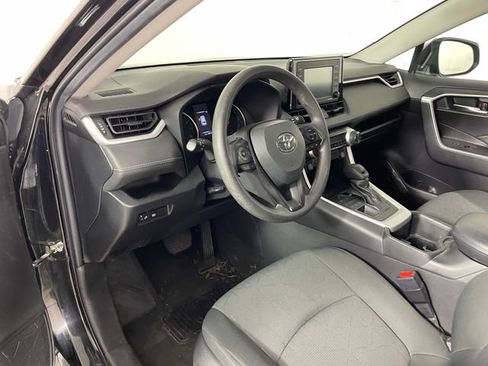 Used 2022 Toyota RAV4 XLE AWD/4WD image 3