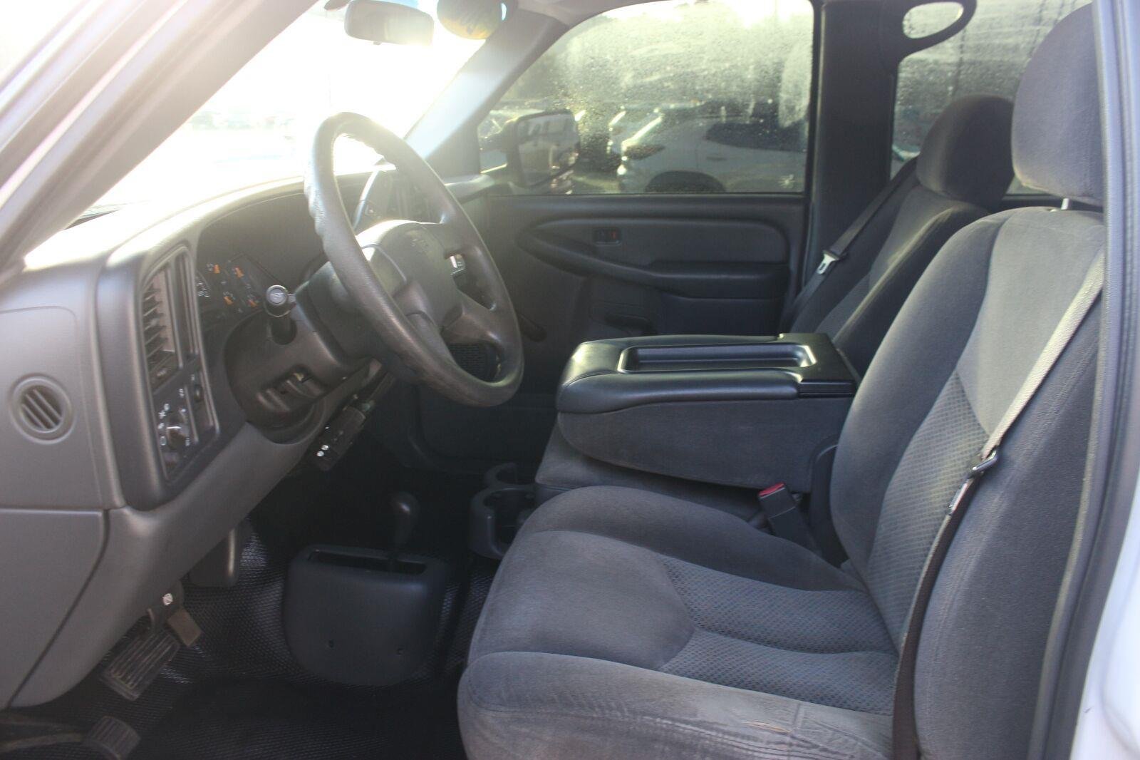 Used 2007 Chevrolet Silverado 2500 W/T w/ Heavy-Duty Power Package AWD/4WD image 14