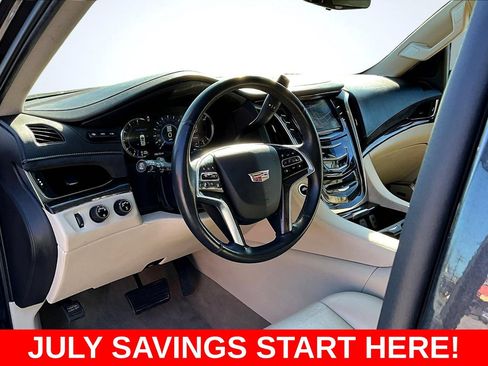 Used 2018 Cadillac Escalade ESV Luxury AWD/4WD image 22