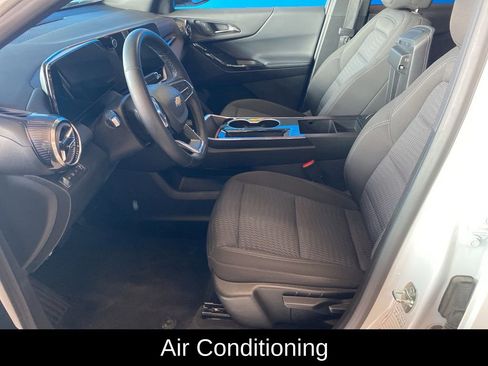 Used 2025 Chevrolet Equinox LT image 8