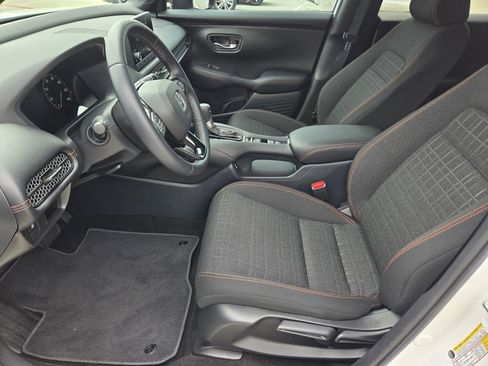 Certified 2025 Honda HR-V Sport image 15