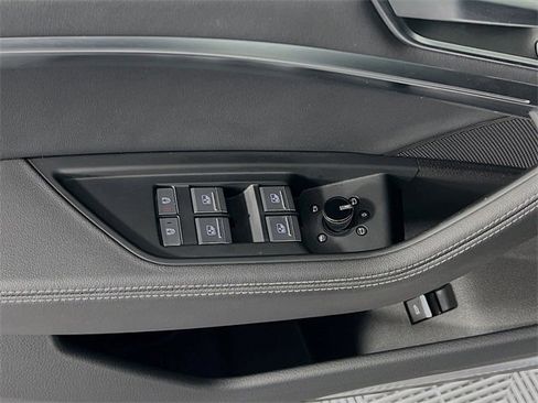 Used 2023 Audi e-tron Premium Plus w/ Premium Plus Package image 11