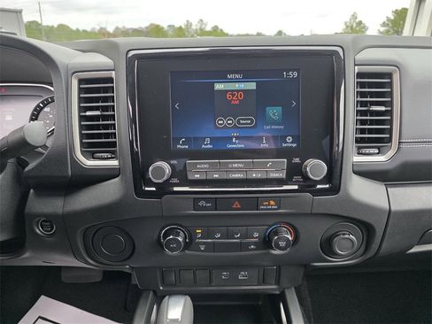 Used 2024 Nissan Frontier SV image 26