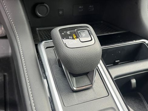 Used 2024 Nissan Pathfinder SL image 11