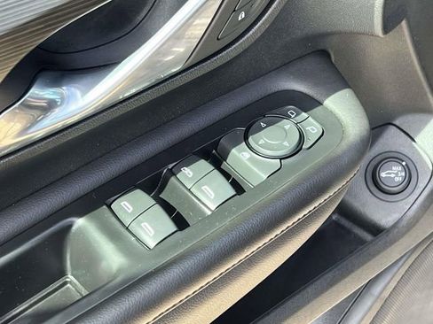 Used 2023 GMC Terrain SLE w/ Driver Convenience Package image 18