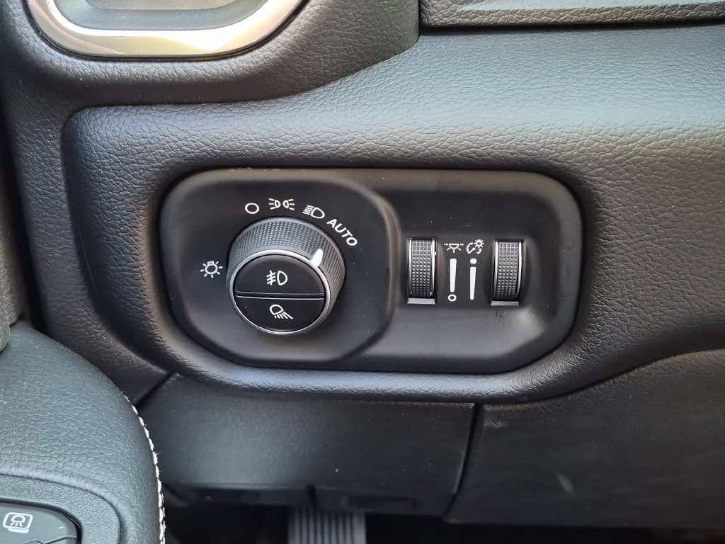 New 2027 RAM 2500 Laramie AWD/4WD image 18