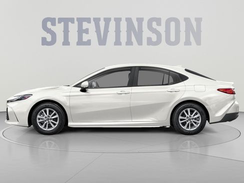 Used 2025 Toyota Camry LE FWD image 3