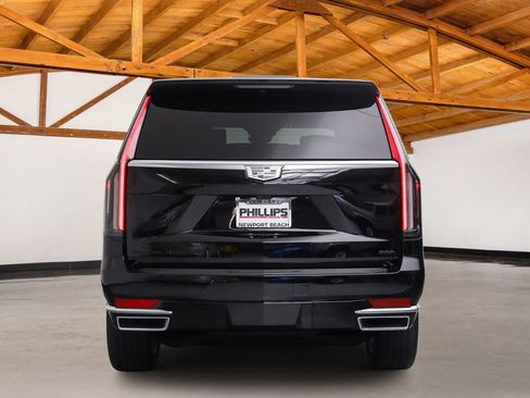 Used 2021 Cadillac Escalade Premium Luxury AWD/4WD image 4