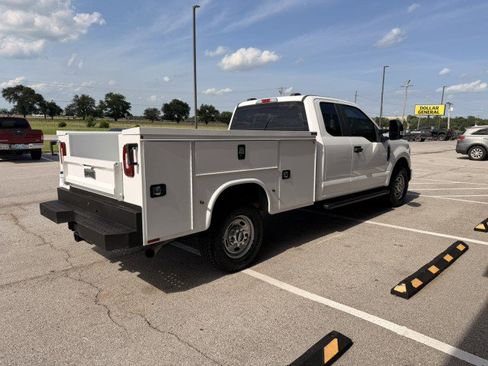 Used 2022 Ford F250 XL w/ Power Equipment Group RWD image 2