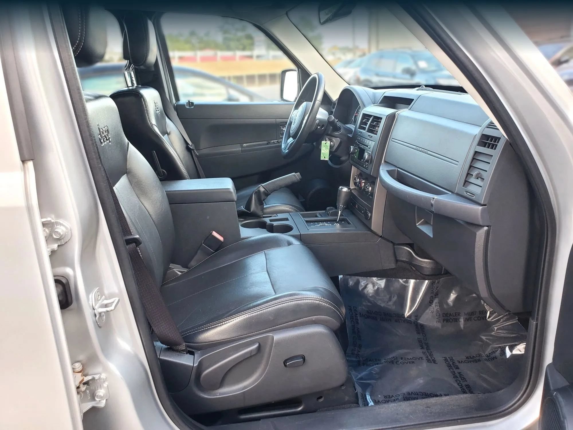 Used 2012 Jeep Liberty Sport AWD/4WD image 23