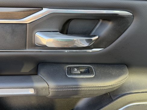 Used 2022 RAM 1500 Laramie AWD/4WD image 38