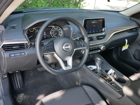 New 2025 Nissan Altima 2.5 SV image 4