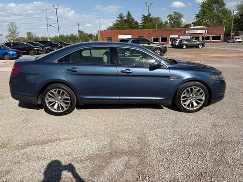 Used 2018 Ford Taurus Limited AWD/4WD image 2