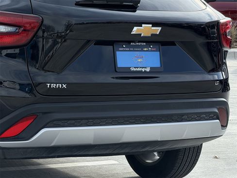 Certified 2025 Chevrolet Trax LT w/ LT Convenience Package image 6