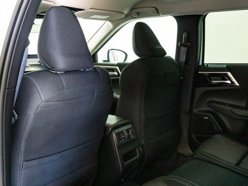 New 2025 Mitsubishi Outlander ES image 18