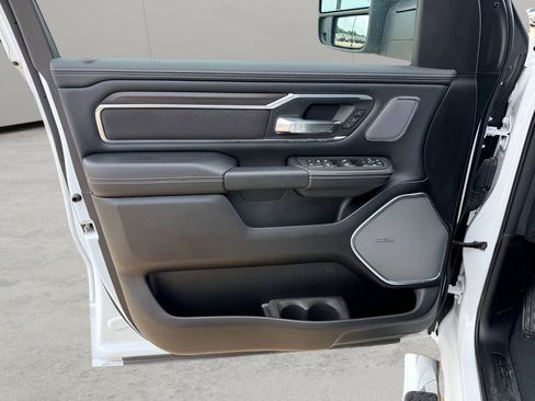 Used 2025 RAM 1500 Laramie AWD/4WD image 9