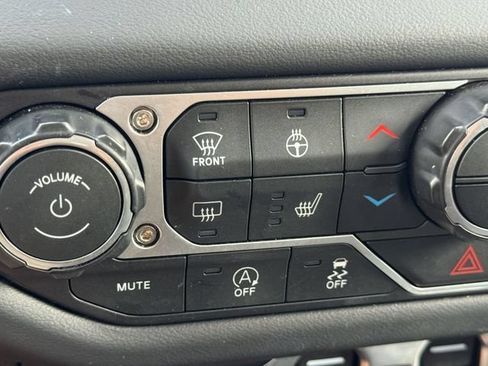 Used 2026 Jeep Wrangler Unlimited Sahara AWD/4WD image 20