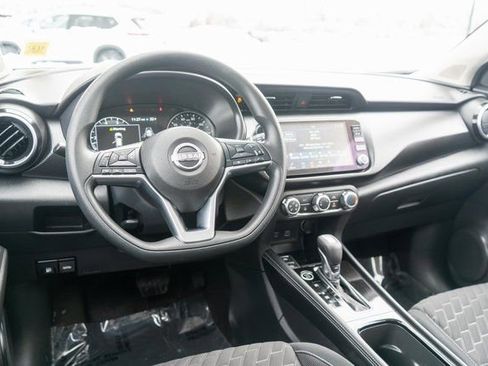 Used 2023 Nissan Kicks SV image 13