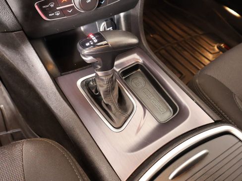 Used 2018 Dodge Charger SXT image 7