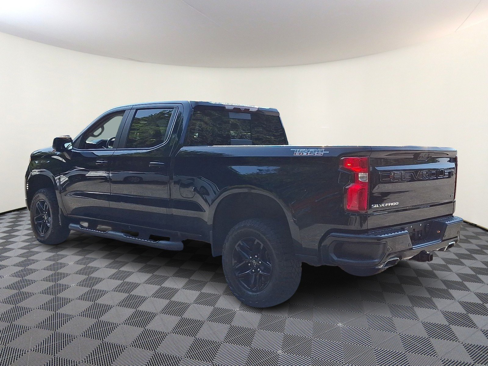 Used 2023 Chevrolet Silverado 1500 LT Trail Boss w/ Convenience Package II AWD/4WD image 4
