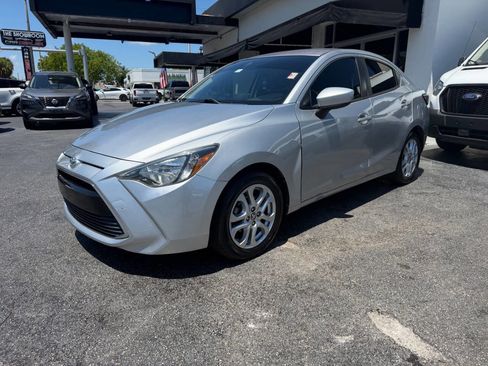 Used 2018 Toyota Yaris iA FWD image 2