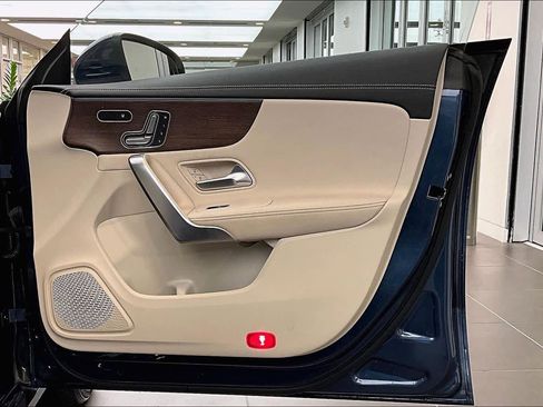 Used 2023 Mercedes-Benz CLA 250 w/ Premium Package image 21