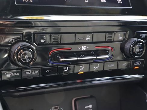 New 2025 Jeep Grand Cherokee L Laredo w/ Luxury Tech Group I image 29